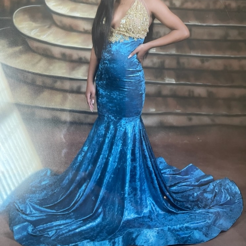 Dress - Picture 2 of 4